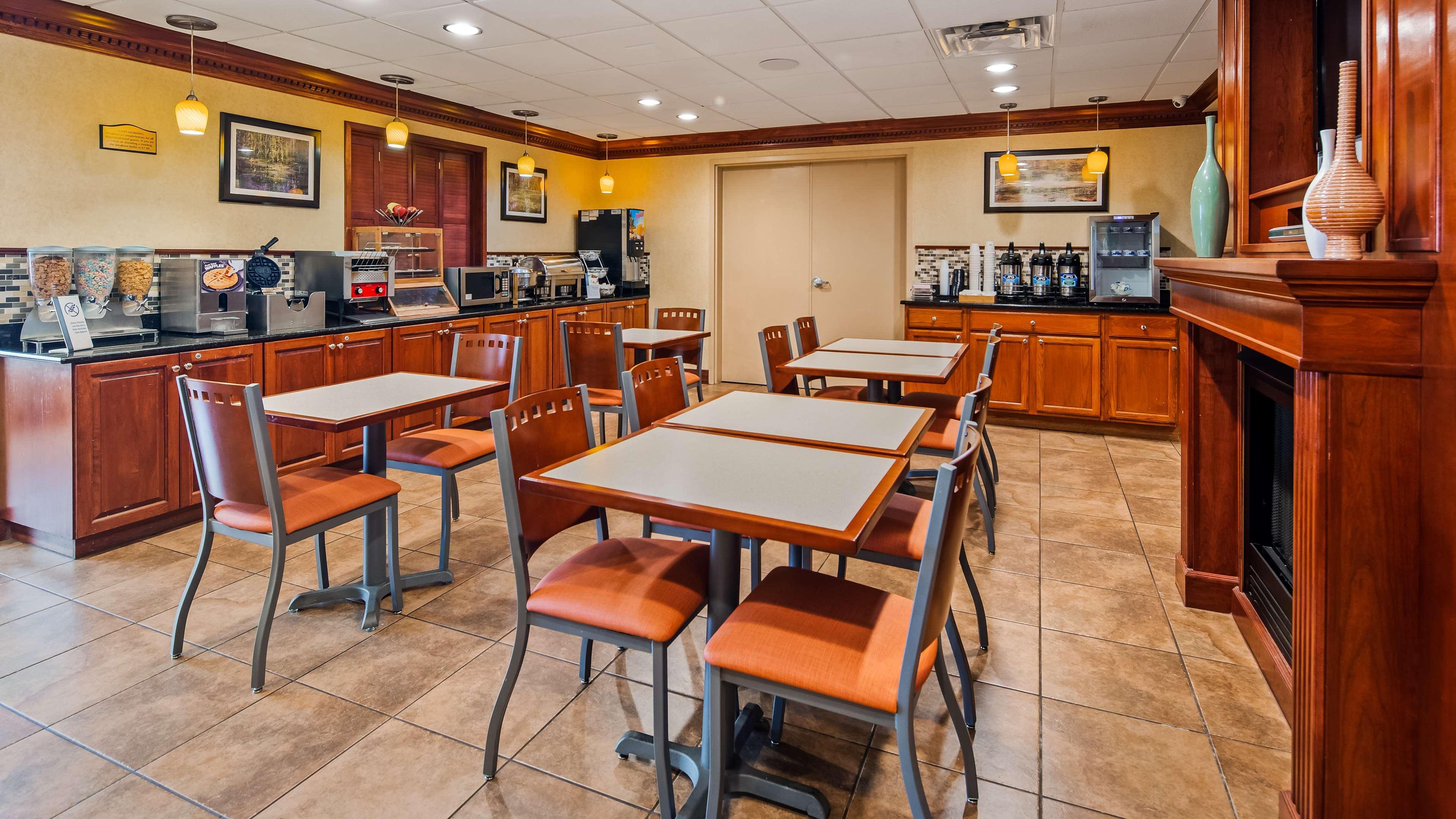 Best Western Plus Strawberry Inn & Suites Knoxville Extérieur photo