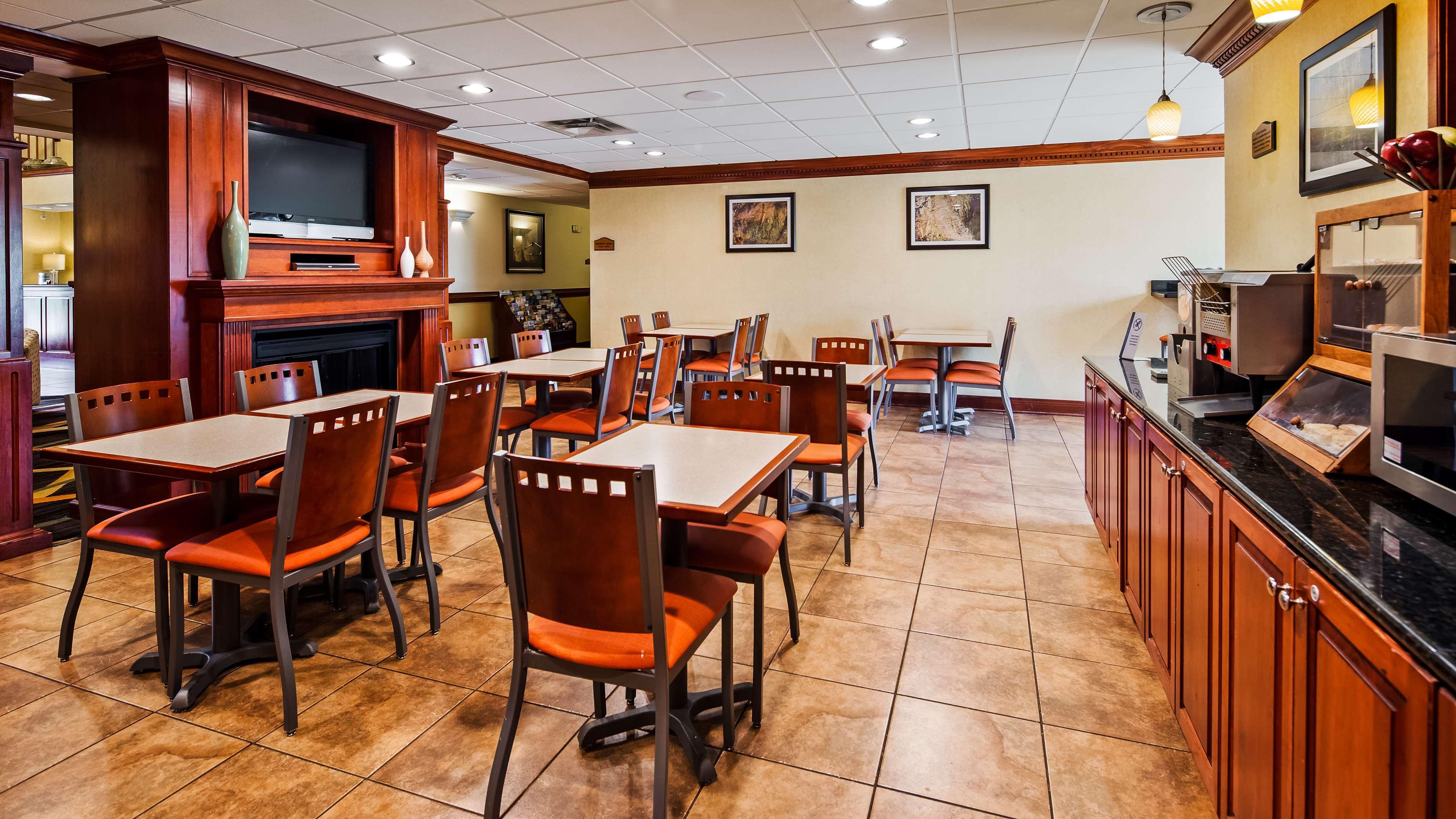 Best Western Plus Strawberry Inn & Suites Knoxville Extérieur photo