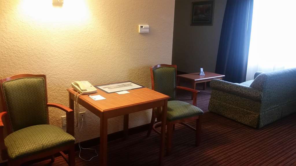 Best Western Plus Strawberry Inn & Suites Knoxville Chambre photo